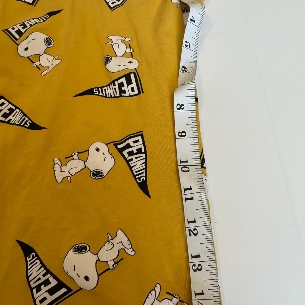 H&M peanuts crew neck T shirt woman’s Large